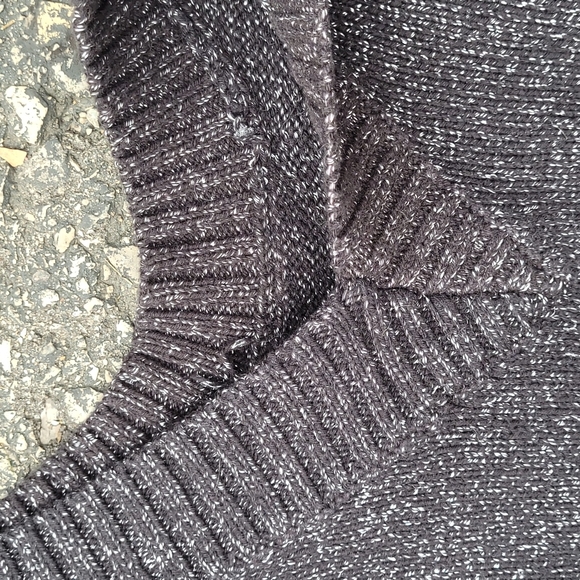 ✅️3/$40 HURLEY sweater - Picture 2 of 5